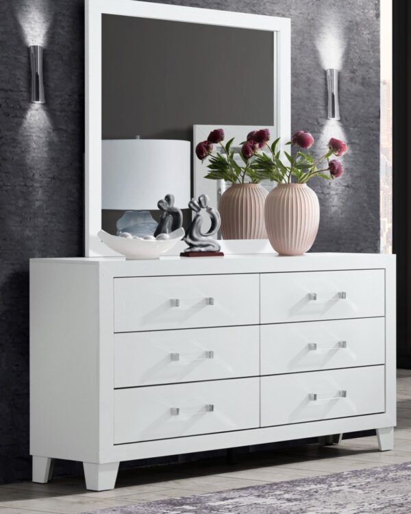 Luccia Dresser