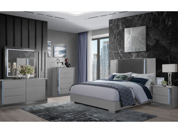 Ylime Smooth Silver Queen 4 PC Bedroom Set