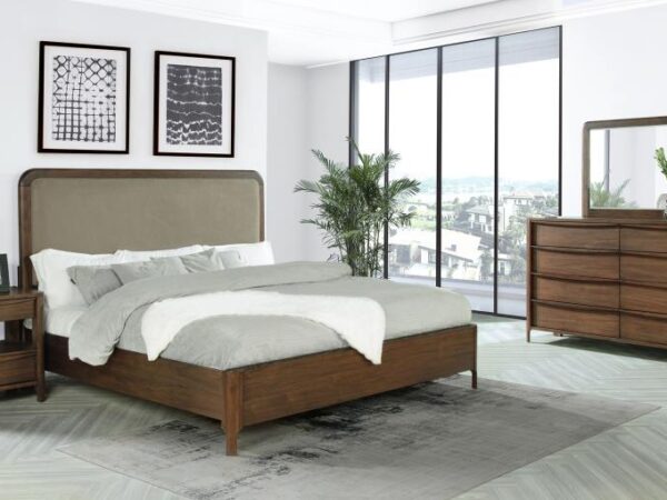 Maderia 4-piece Eastern King Bedroom Set Walnut