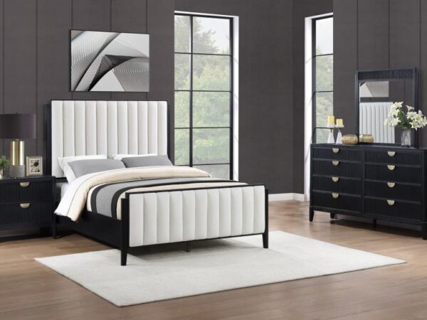 Brookmead 4-piece Upholstered Cal King Bedroom Set Black