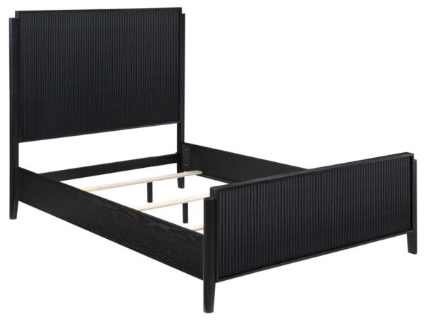 Brookmead Wood Queen Panel Bed Black