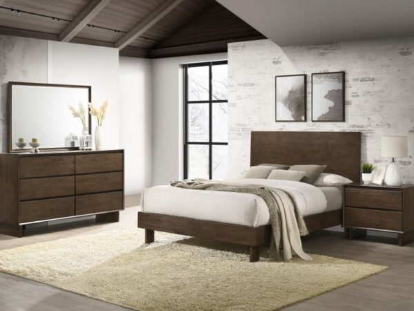 Glenwood 4-piece Eastern King Bedroom Set Warm Brown
