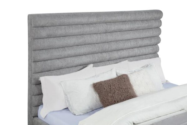 Patricia 58-inch Boucle Upholstered California King Bed Grey