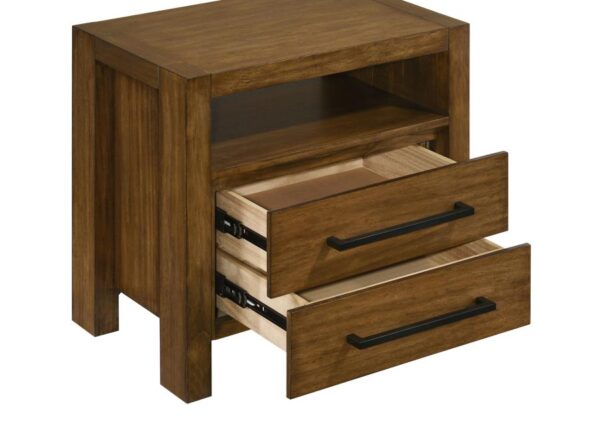 Adderley 4-piece Eastern King Bedroom Set Warm Brown