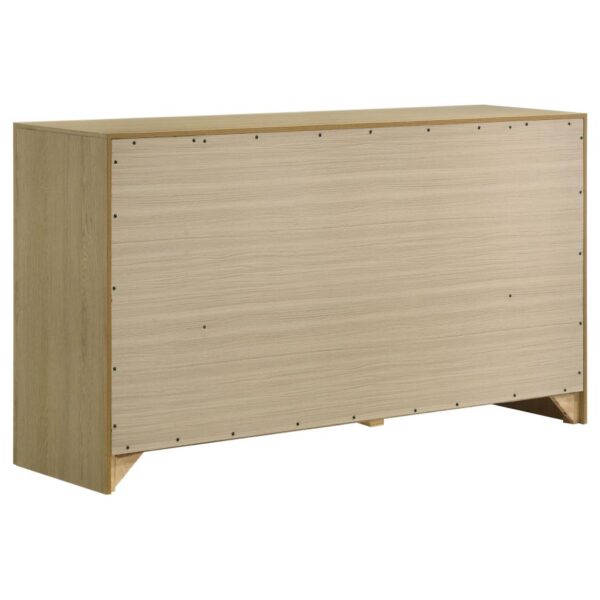 Hendricks 5-piece Eastern King Bedroom Set Light Oak