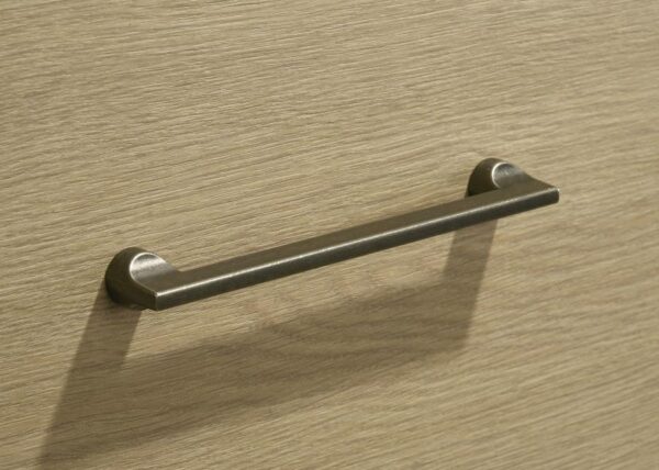 Hendricks 5-piece Eastern King Bedroom Set Light Oak