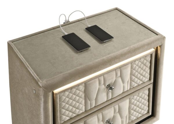 Lorient 5-piece Eastern King Bedroom Set Ivory and Camel