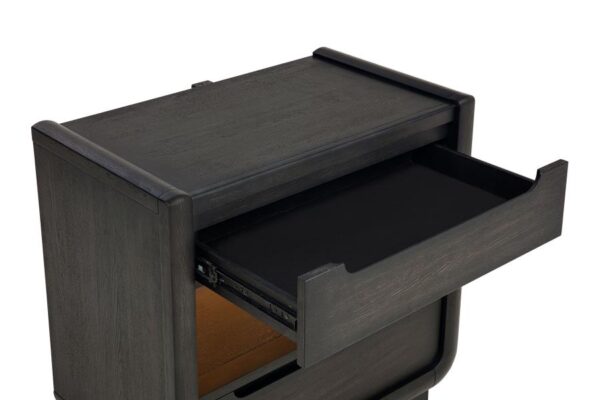 Queen Bedroom Set Burnished Black Leandro 4-piece