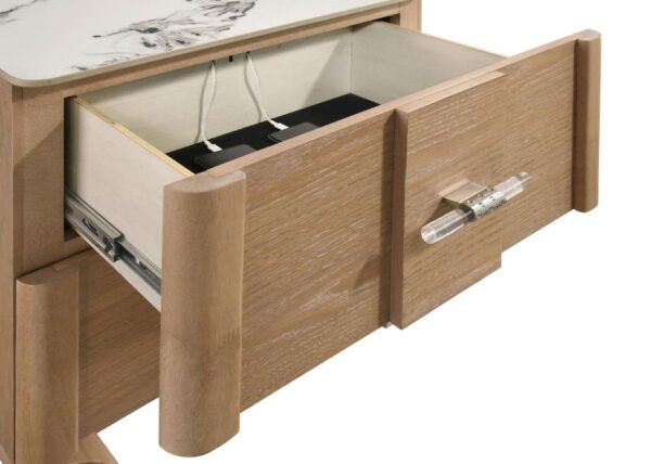 Queen Bedroom Set Light Oak Leanne 4-piece